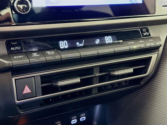 Used 2025 Toyota Camry SE image 18