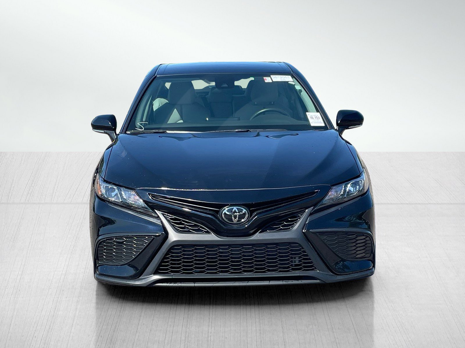 Used 2024 Toyota Camry SE FWD image 2