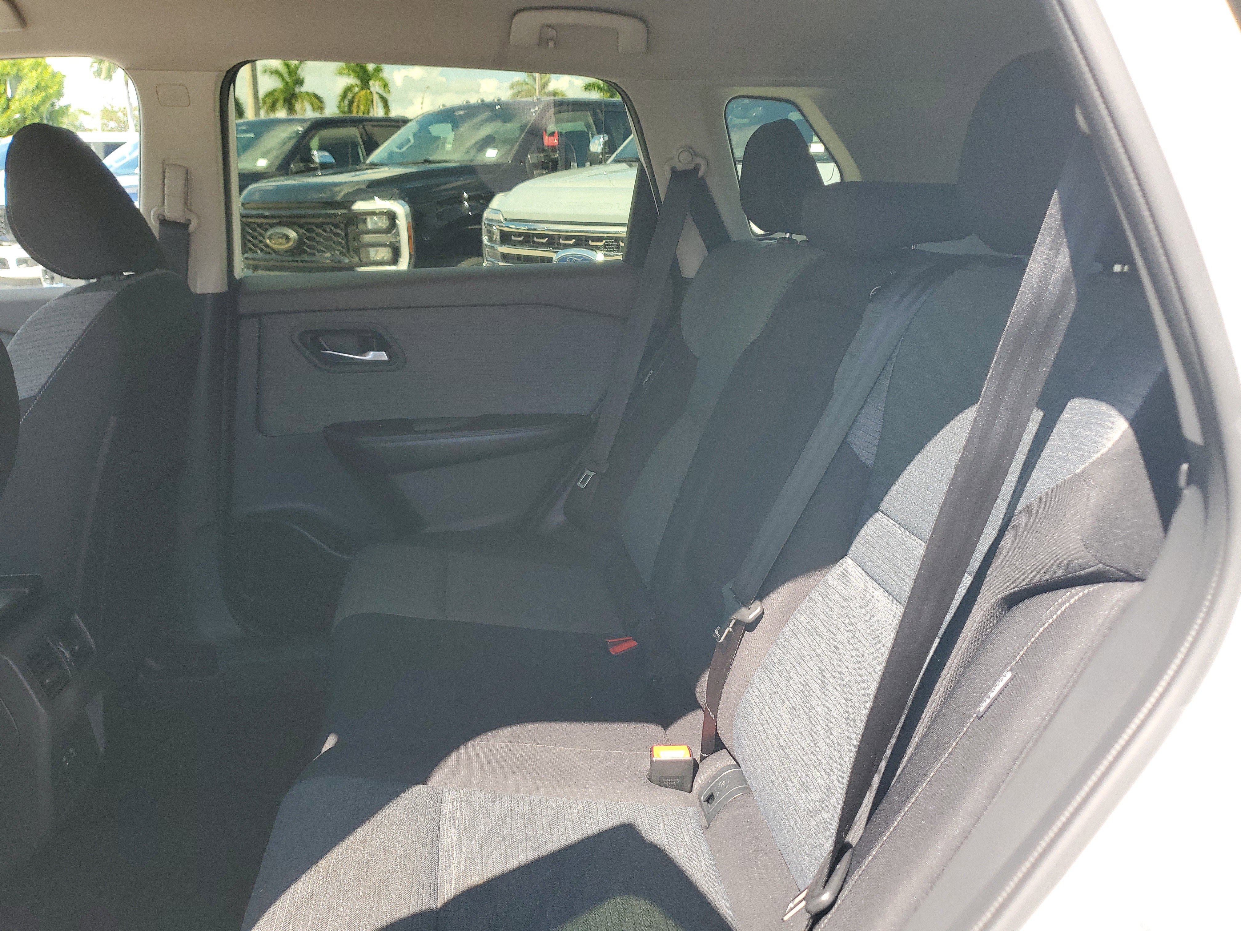 Used 2023 Nissan Rogue SV image 12