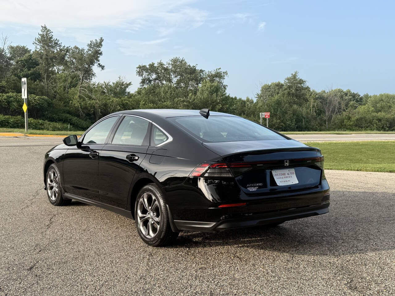Used 2023 Honda Accord EX image 3
