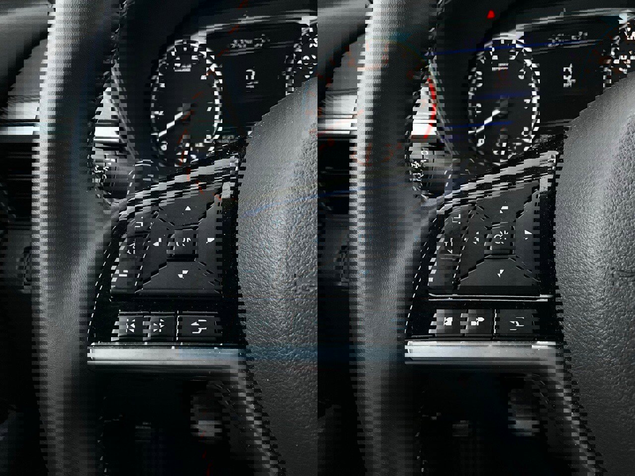 Used 2025 Nissan Altima 2.5 SR image 32