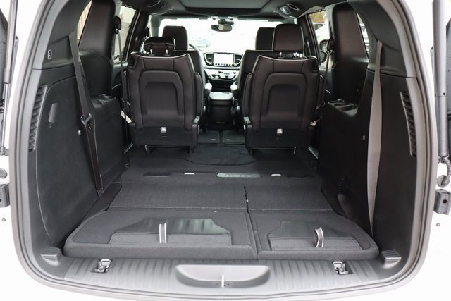 New 2026 Chrysler Pacifica Limited w/ S Appearance Package image 38