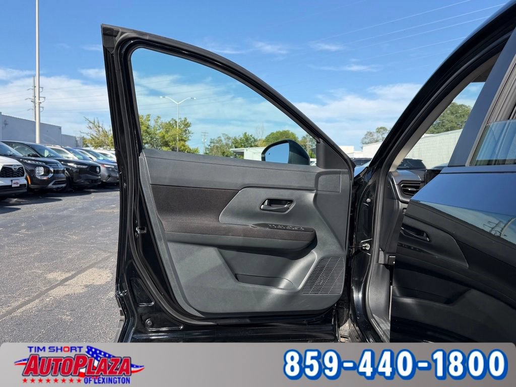 Used 2025 Nissan Kicks S AWD/4WD image 26