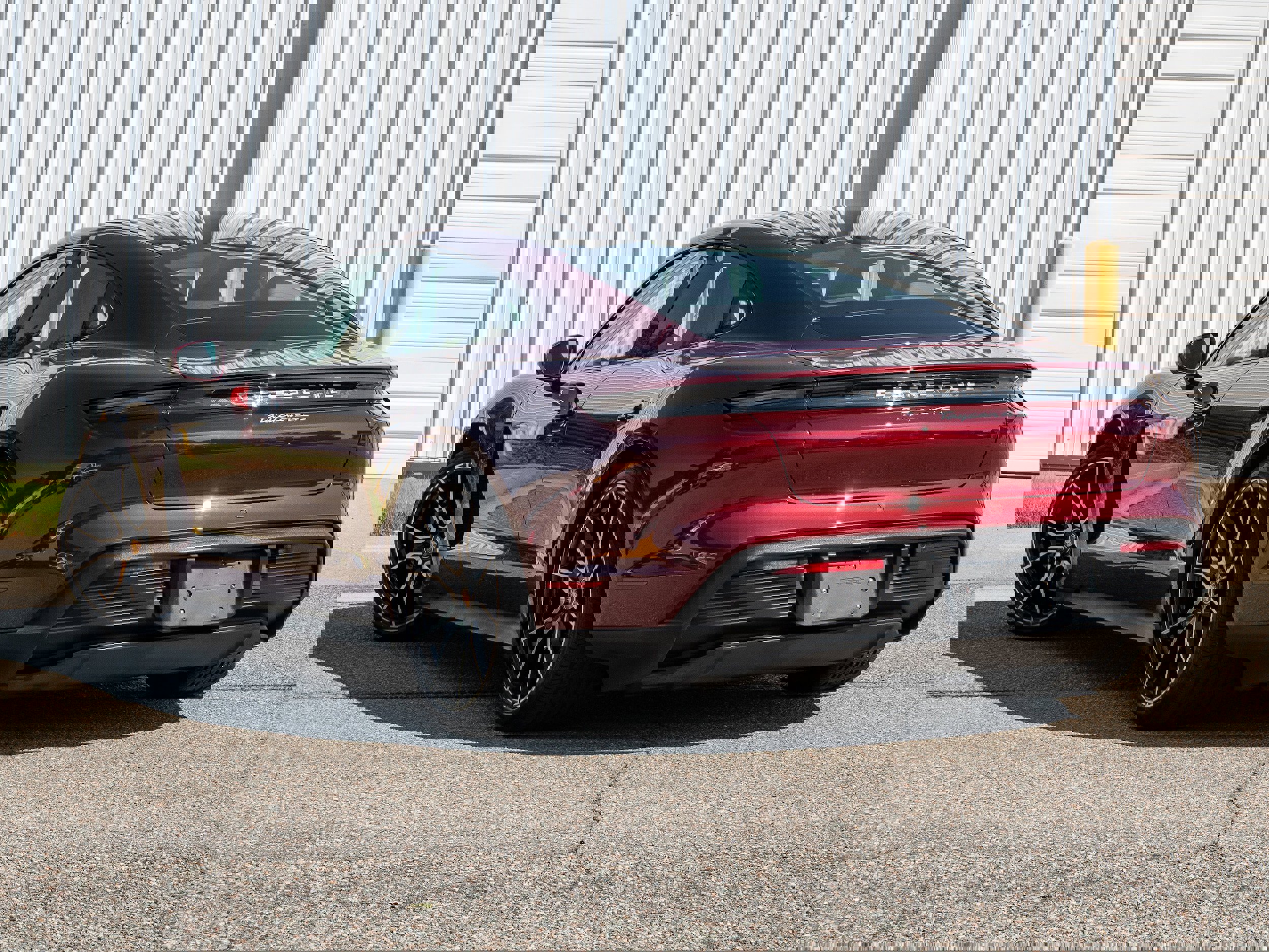 Used 2022 Porsche Taycan 4S image 3