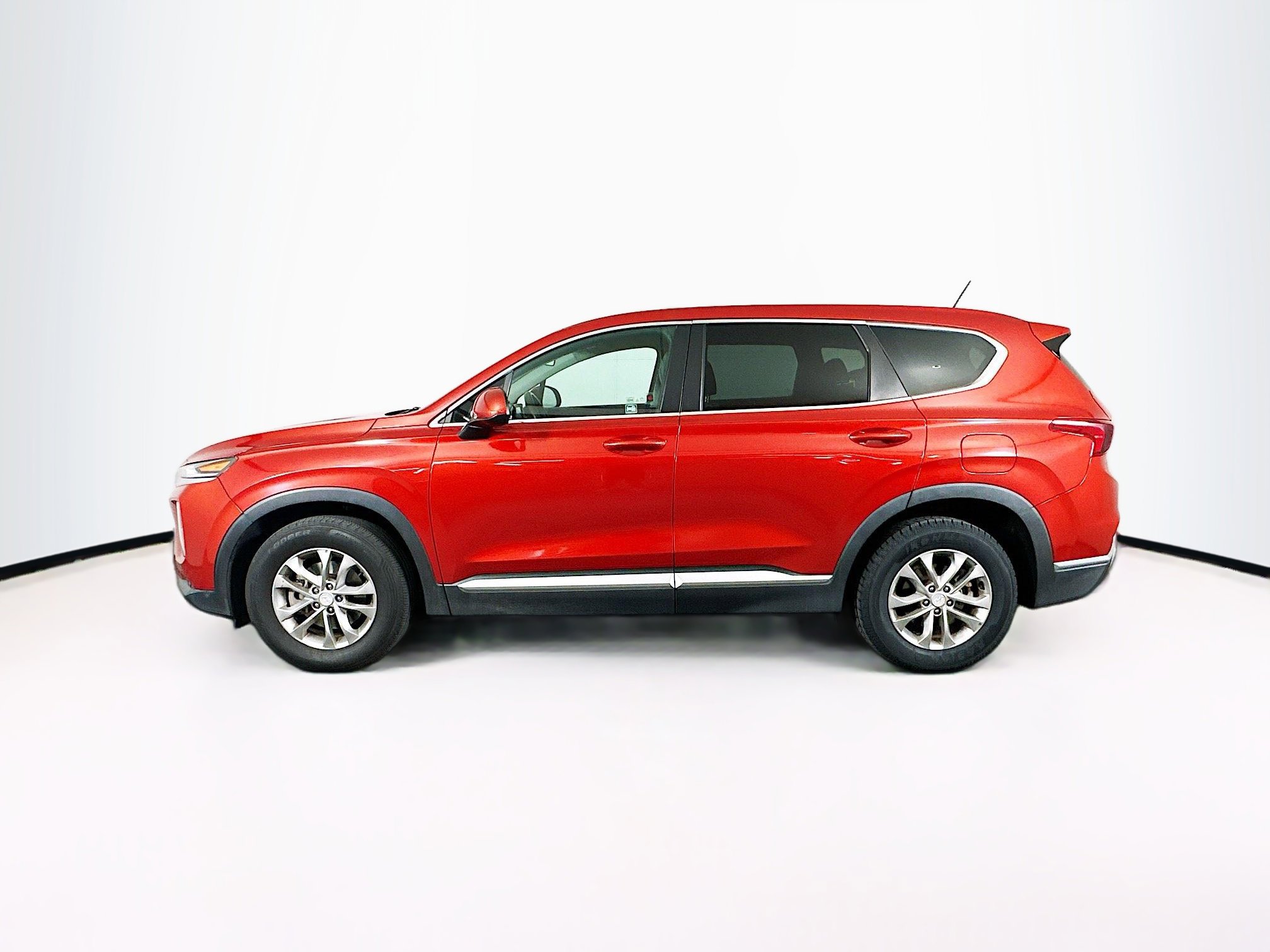 Used 2020 Hyundai Santa Fe SE image 4