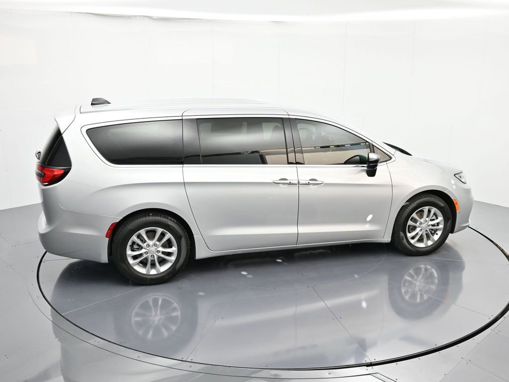 New 2026 Chrysler Pacifica Select image 33