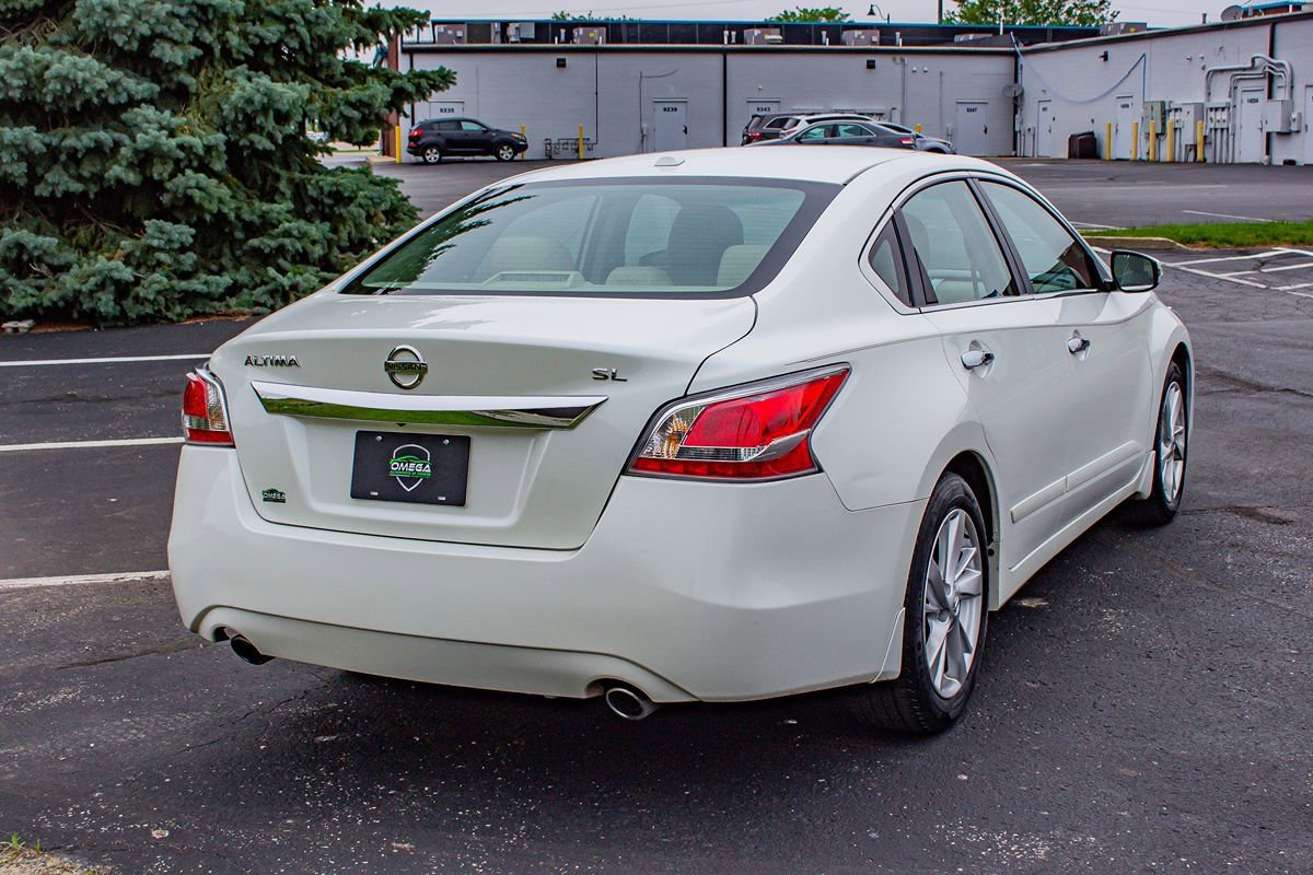 Used 2015 Nissan Altima 2.5 SL w/ Technology Package FWD image 9
