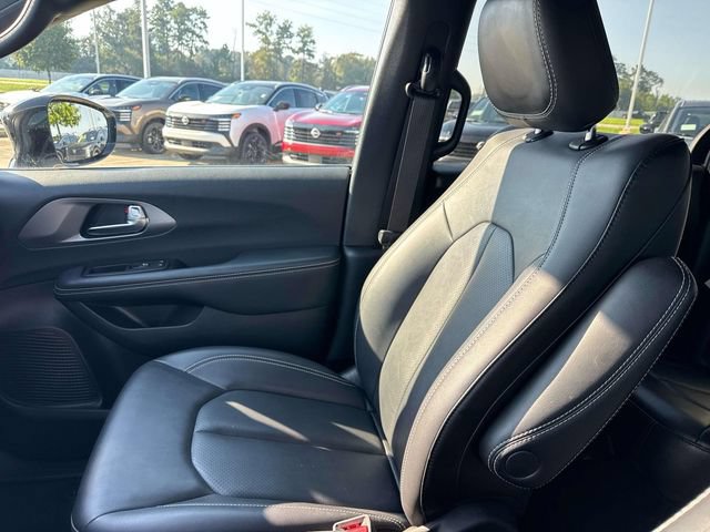Used 2025 Chrysler Pacifica Select FWD image 21