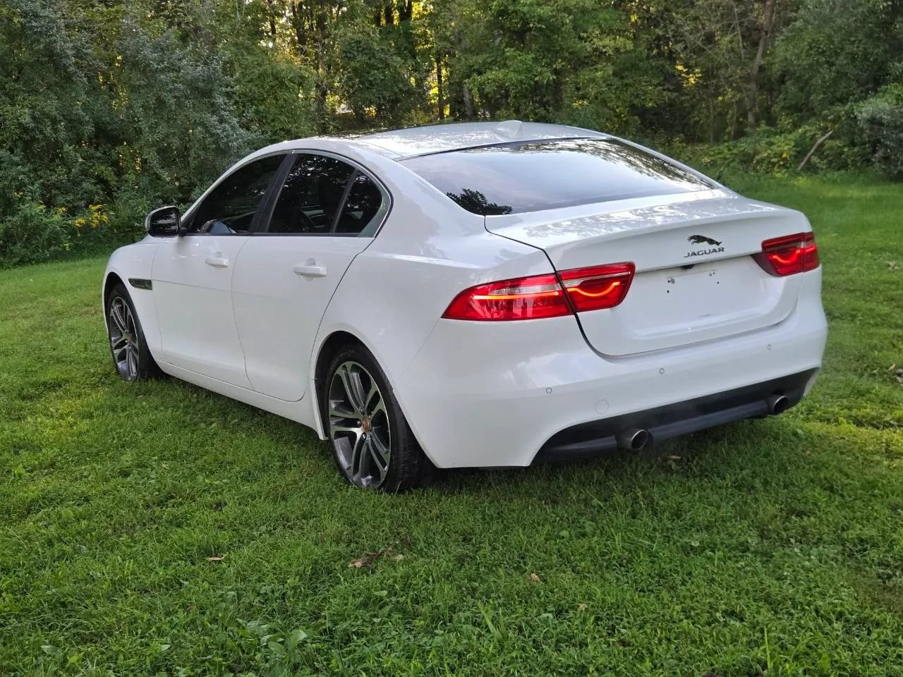 Used 2017 Jaguar XE Premium AWD/4WD image 11