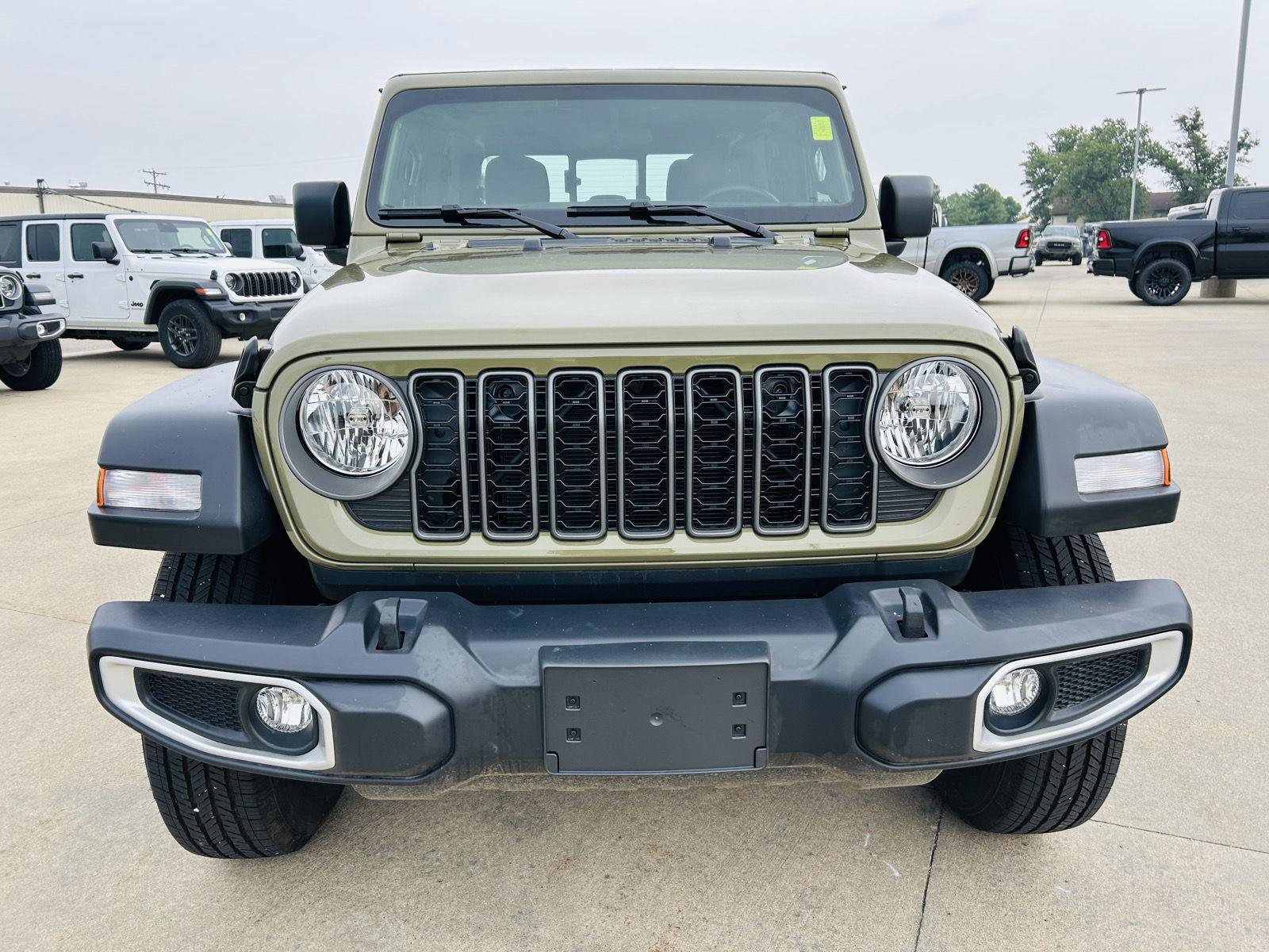 New 2026 Jeep Gladiator Sport AWD/4WD image 29