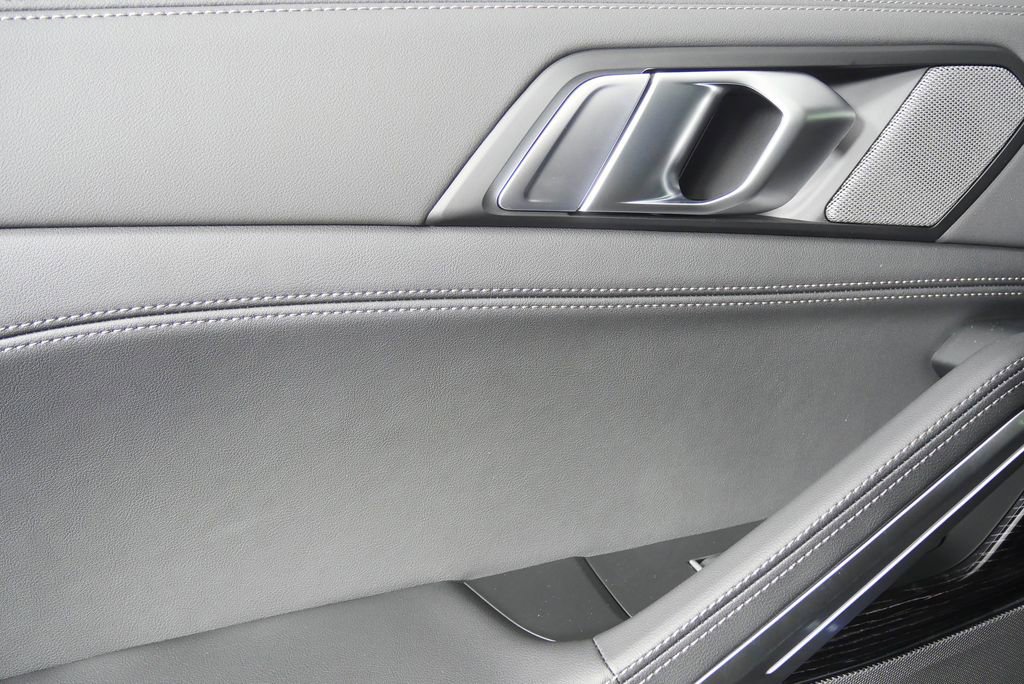 New 2026 BMW X6 xDrive40i w/ Climate Comfort Package image 13