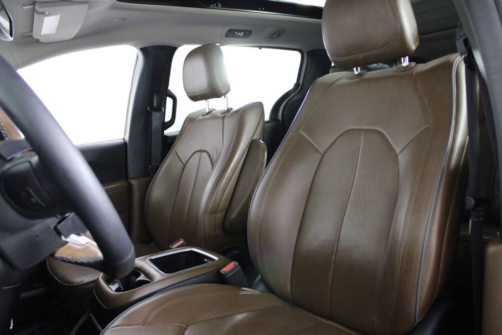 Used 2017 Chrysler Pacifica Limited w/ UConnect Theater Package image 19