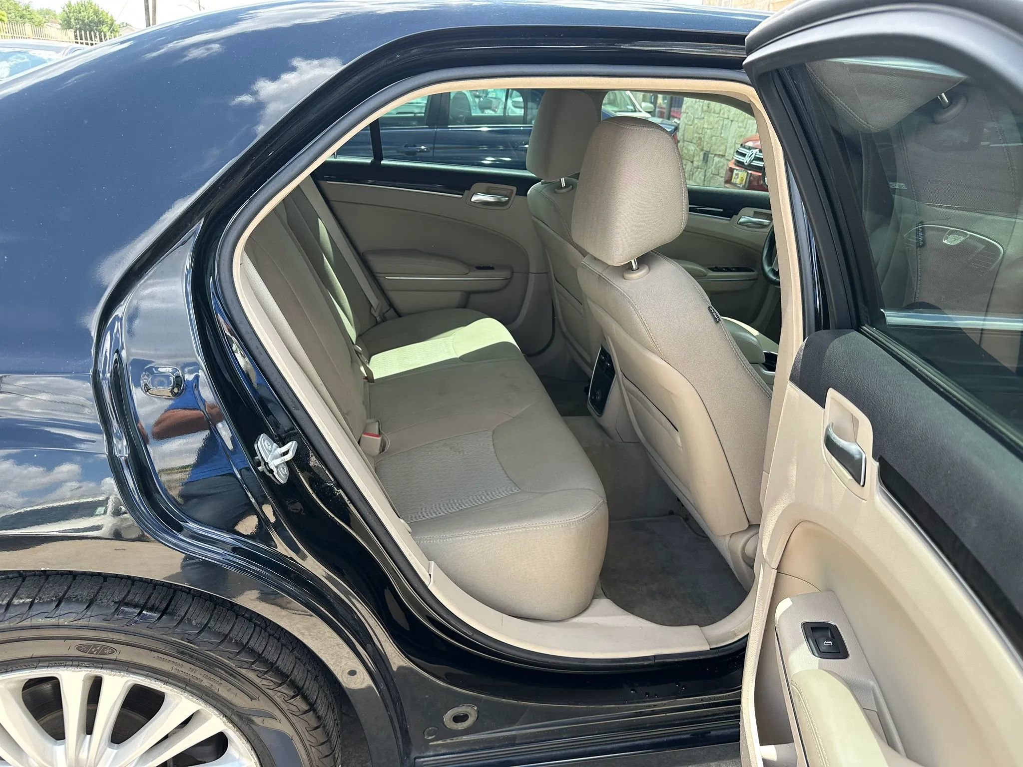 Used 2014 Chrysler 300 AWD image 16