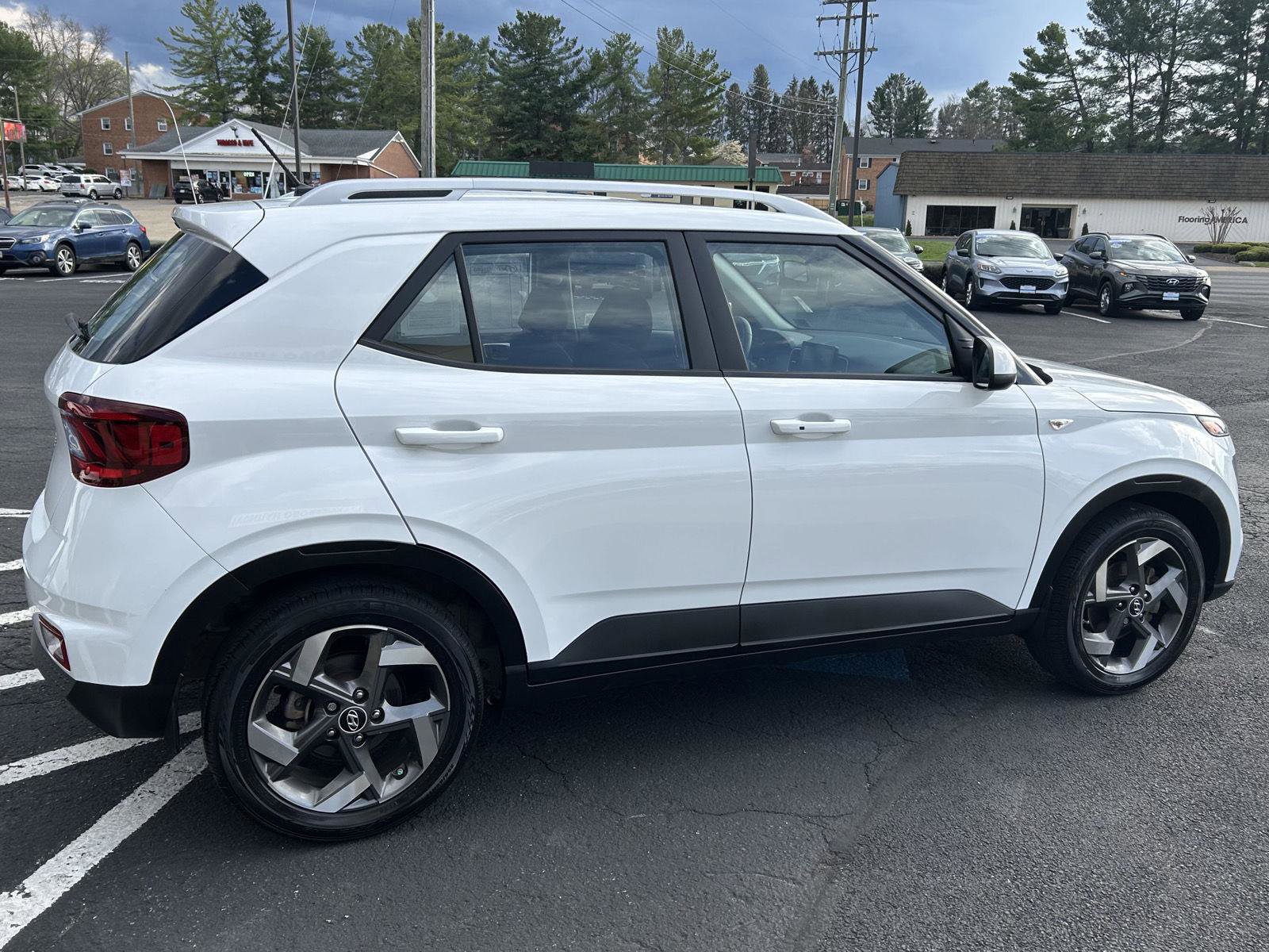 Certified 2024 Hyundai Venue SEL FWD image 7