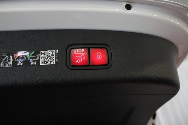 New 2025 Mercedes-Benz GLC 350e 4MATIC image 8