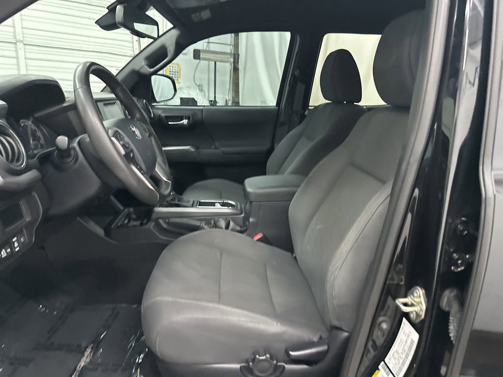 Used 2019 Toyota Tacoma TRD Sport w/ Technology Package image 20