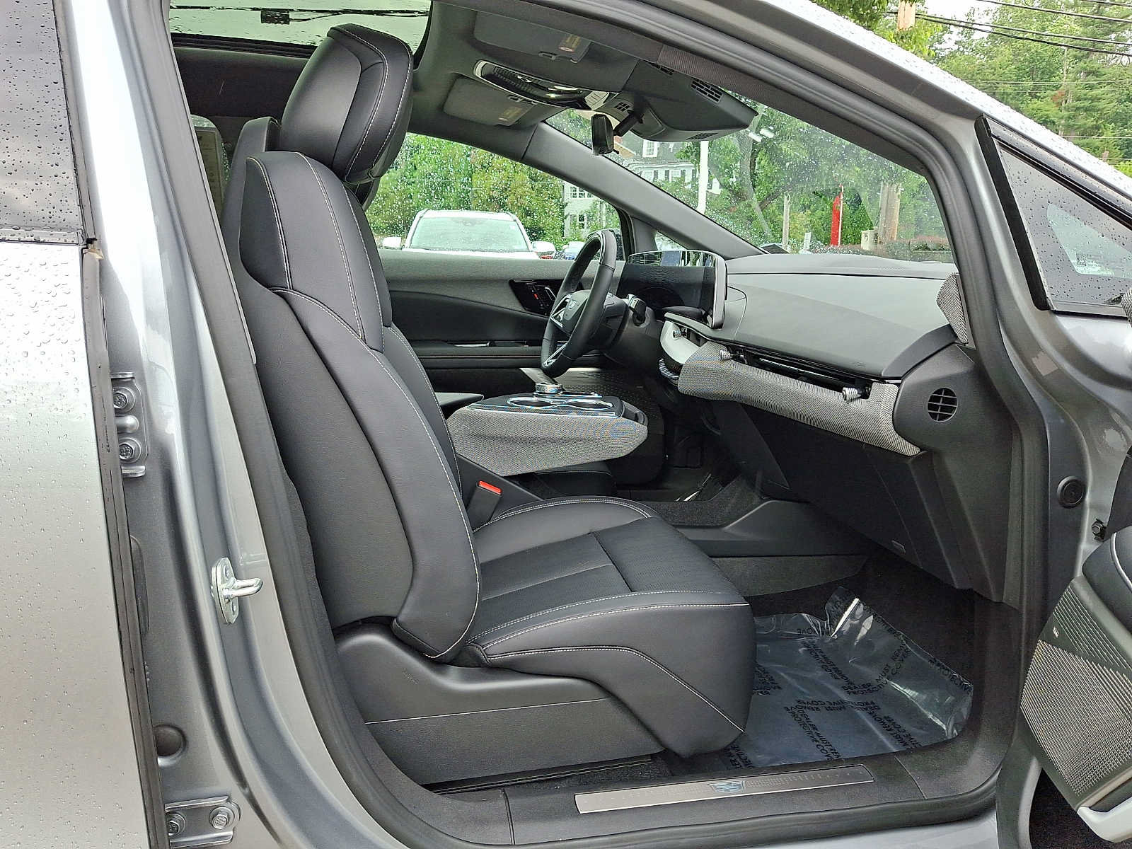 Certified 2025 Cadillac Optiq Sport 2 w/ LPO, Floor Liner Package AWD/4WD image 20