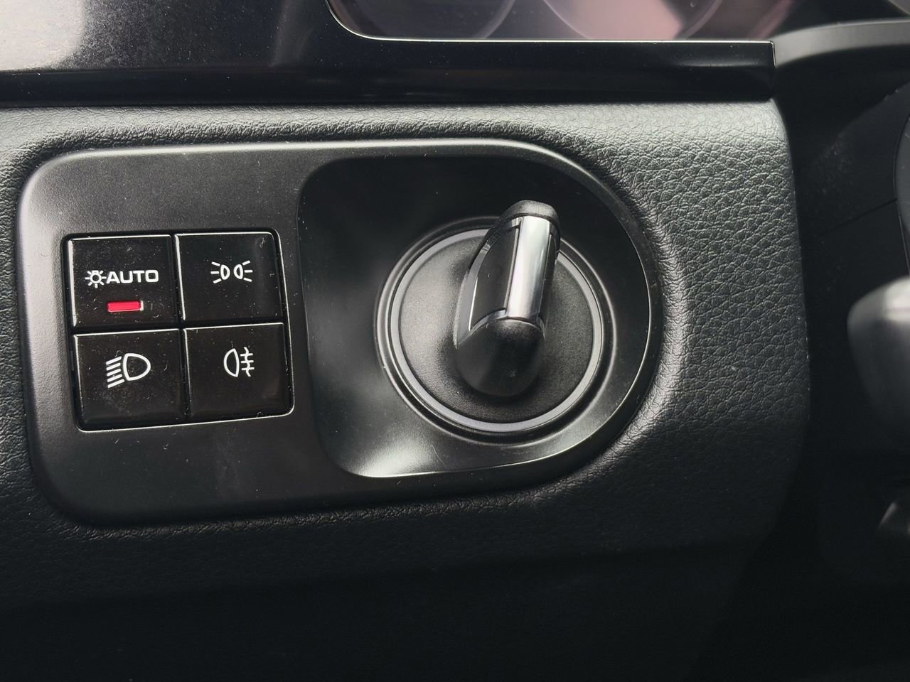 Used 2020 Porsche Cayenne image 18