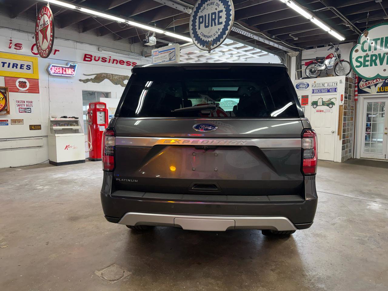 Used 2019 Ford Expedition Platinum AWD/4WD image 4