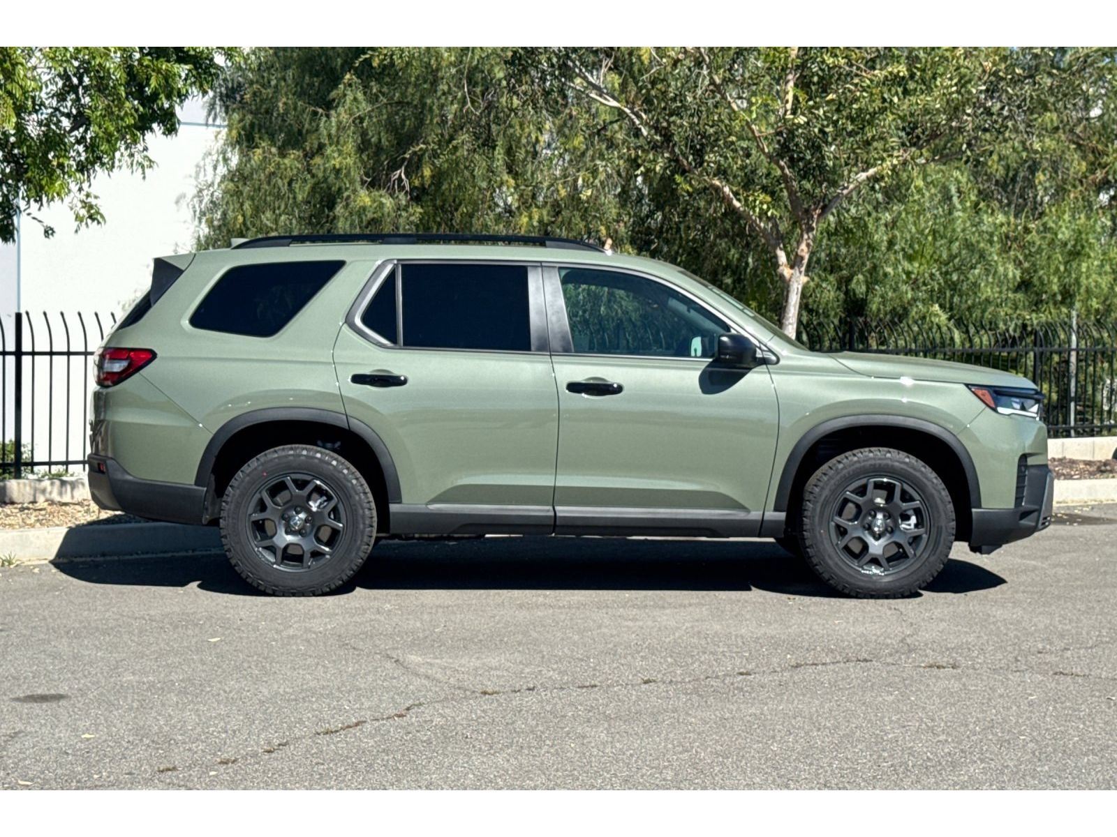 New 2026 Honda Pilot TrailSport image 3