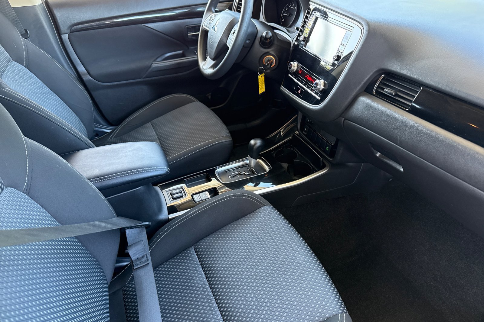 Used 2020 Mitsubishi Outlander ES FWD image 25