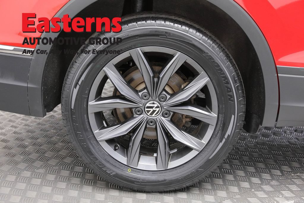 Used 2023 Volkswagen Tiguan SE AWD/4WD image 28