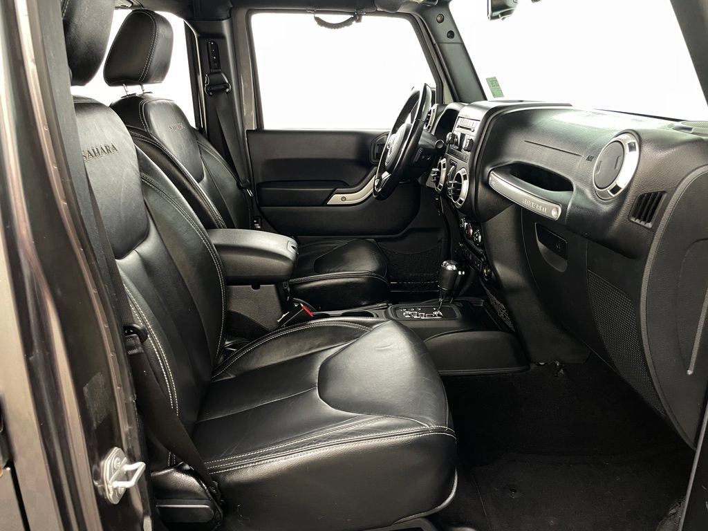 Used 2016 Jeep Wrangler Unlimited Sahara AWD/4WD image 33