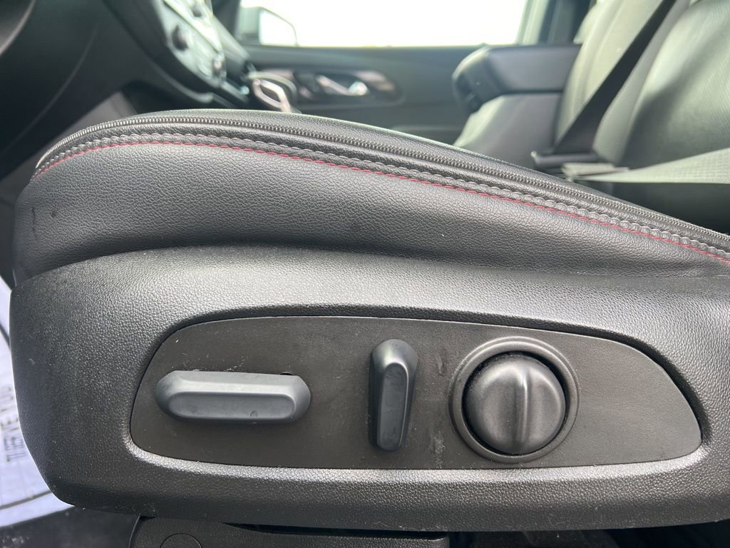 Used 2023 Chevrolet Traverse RS image 9
