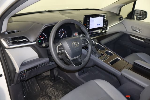 Used 2024 Toyota Sienna XLE AWD/4WD image 25