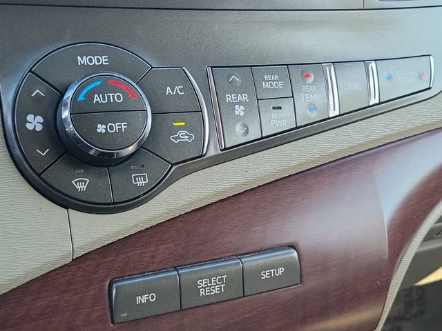 Used 2014 Toyota Sienna XLE FWD image 11