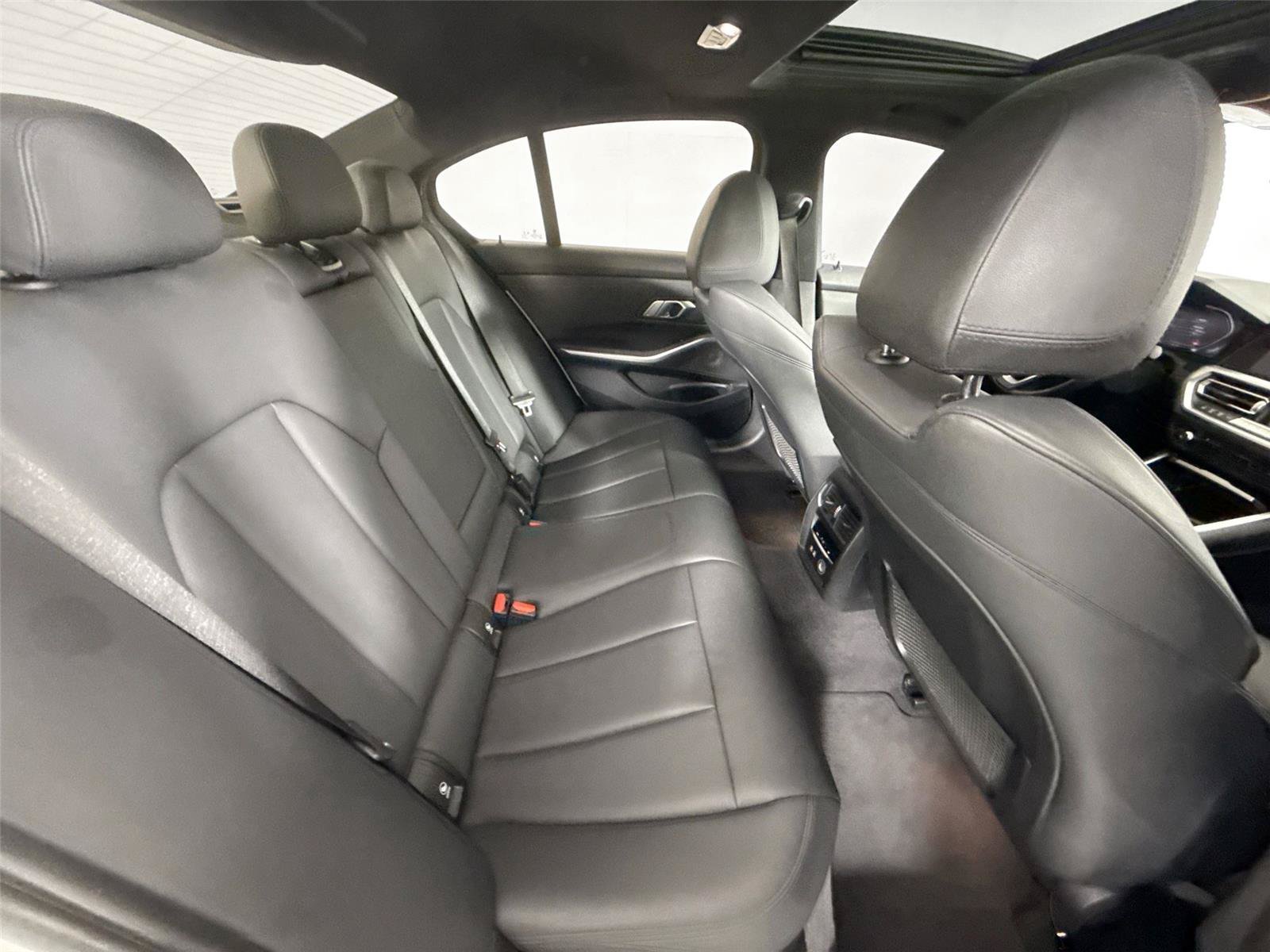 Used 2019 BMW 330i xDrive Sedan w/ Convenience Package AWD/4WD image 40