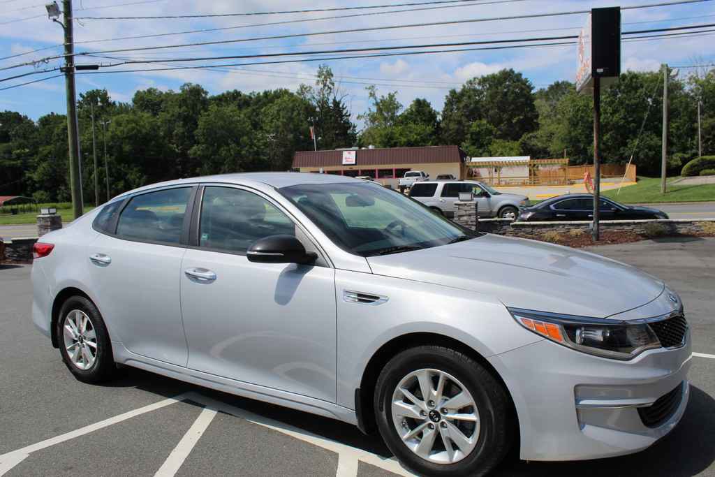 Used 2016 Kia Optima LX image 3
