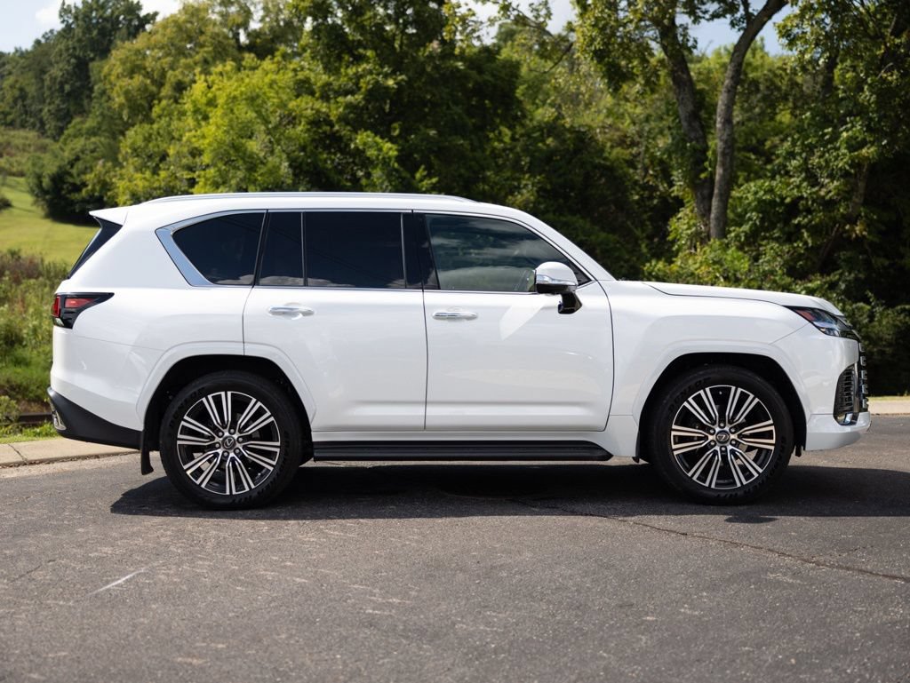 Used 2025 Lexus LX 600 4WD w/ Accessory Package (2T) image 8