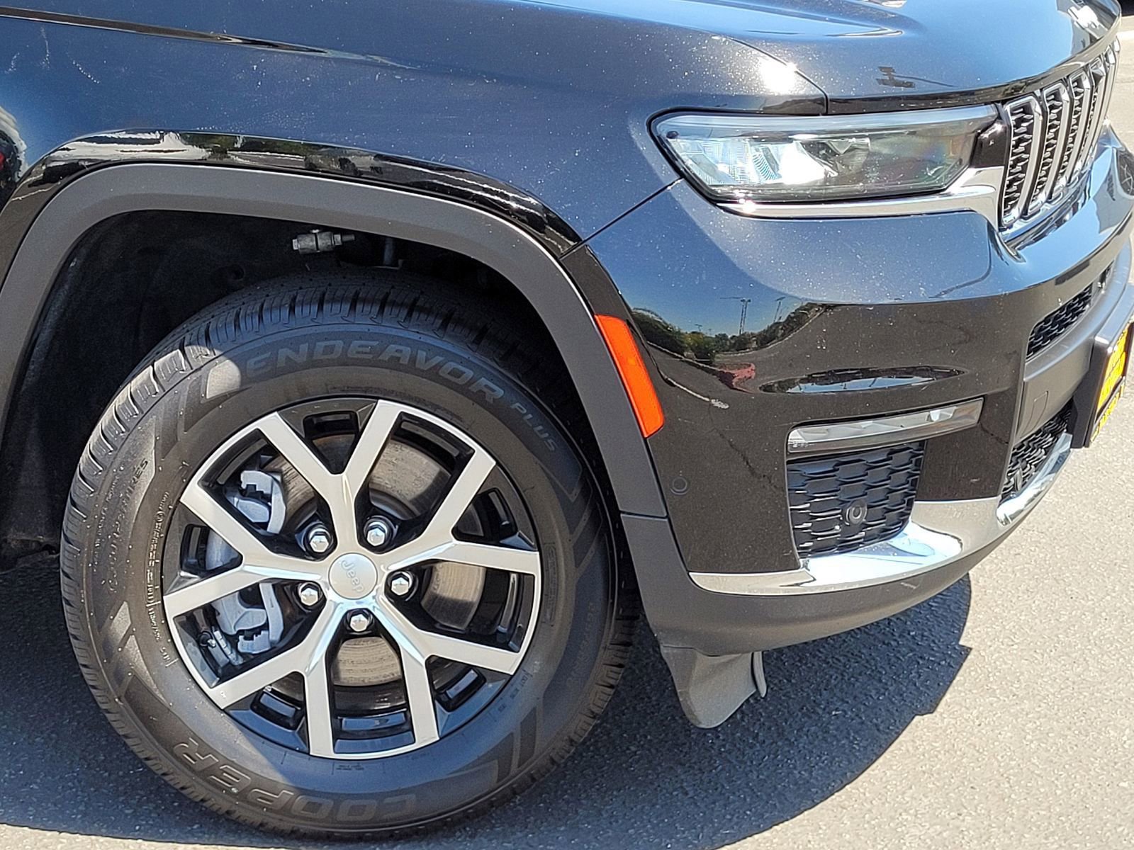 Used 2024 Jeep Grand Cherokee L Limited w/ Luxury Tech Group II AWD/4WD image 10