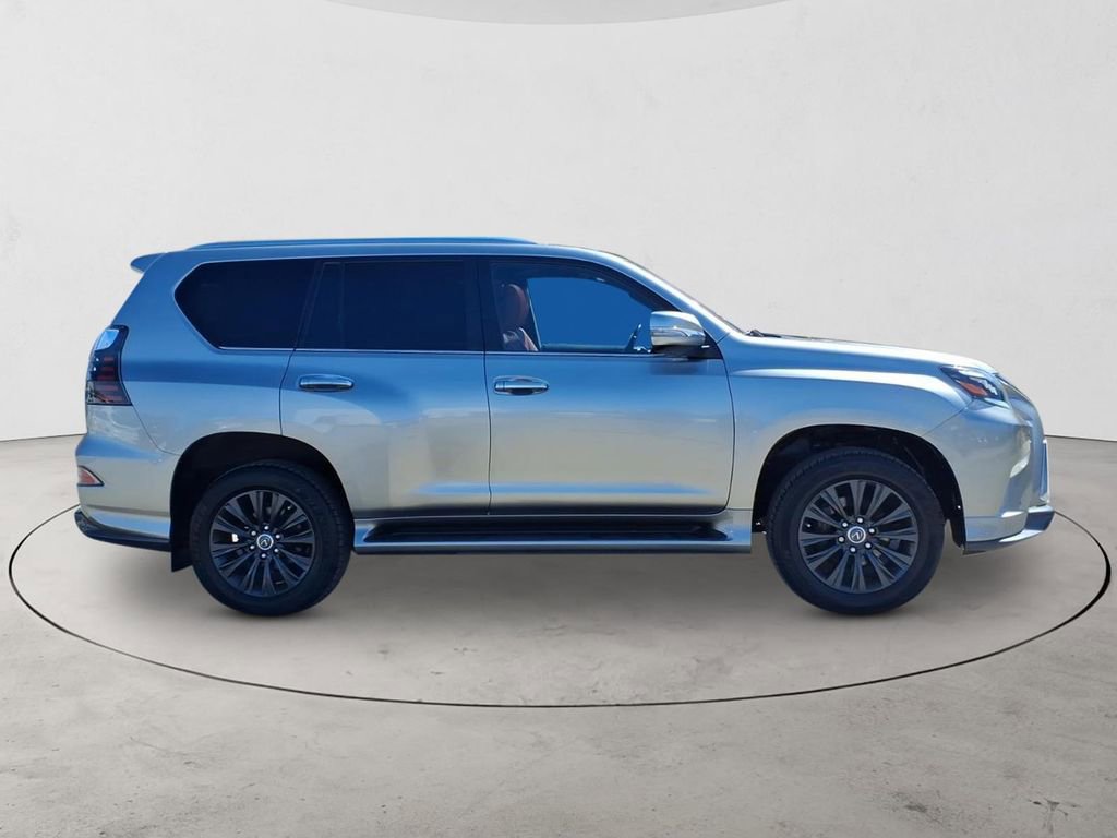 Used 2023 Lexus GX 460 Premium w/ Accessory Package AWD/4WD image 4