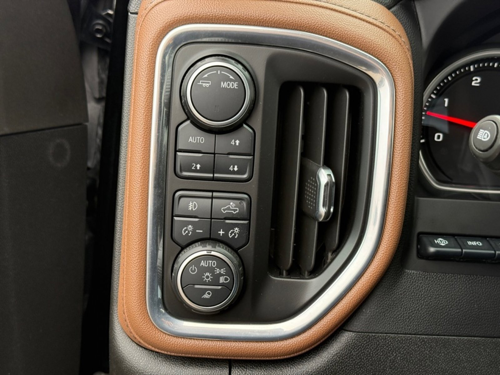 Used 2023 Chevrolet Silverado 3500 High Country image 37