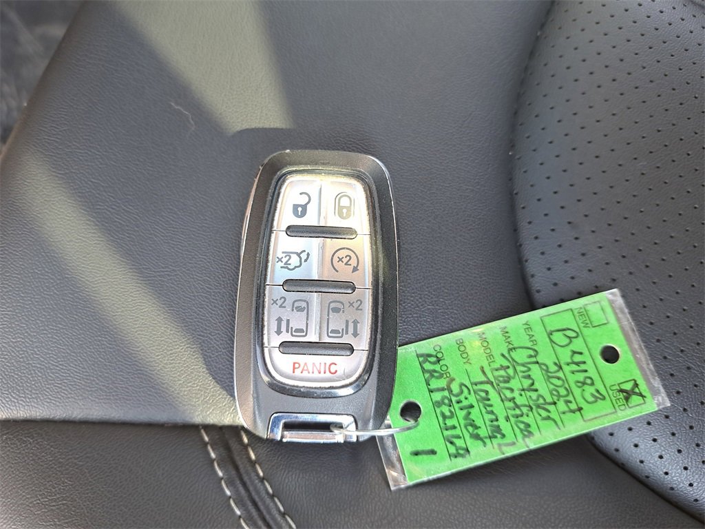 Used 2024 Chrysler Pacifica Touring-L image 34