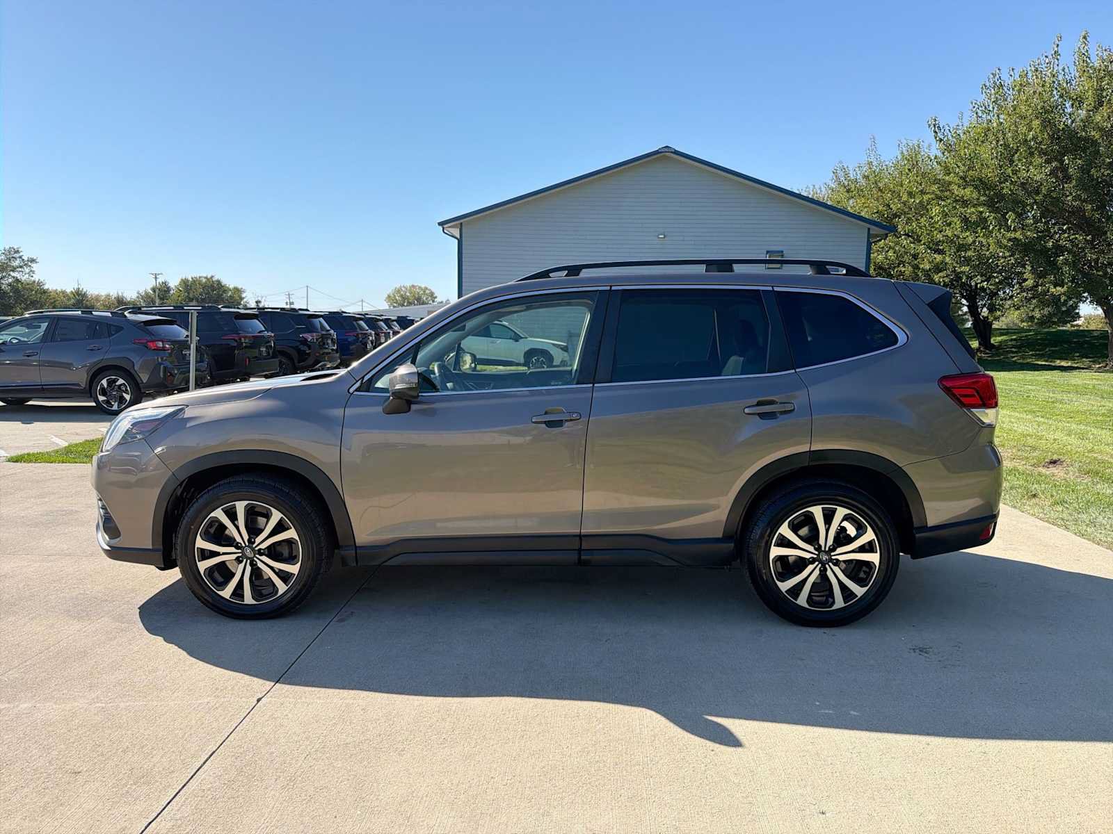 Used 2023 Subaru Forester Limited AWD/4WD image 3
