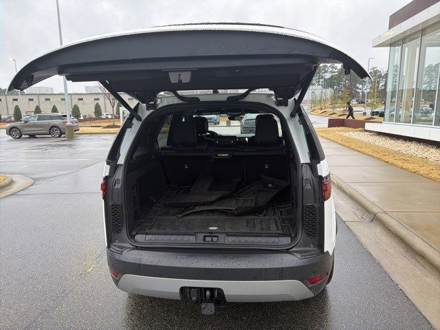 Used 2025 Land Rover Discovery S image 19