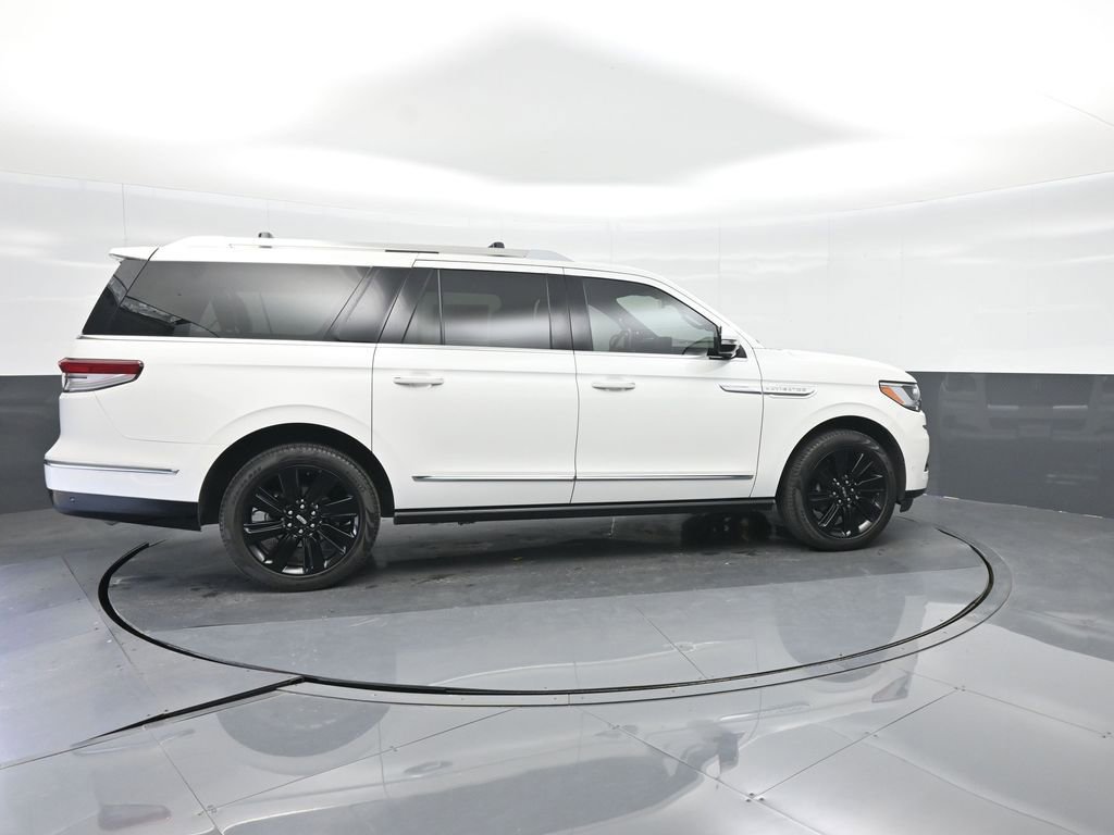 Certified 2024 Lincoln Navigator L Reserve AWD/4WD image 12