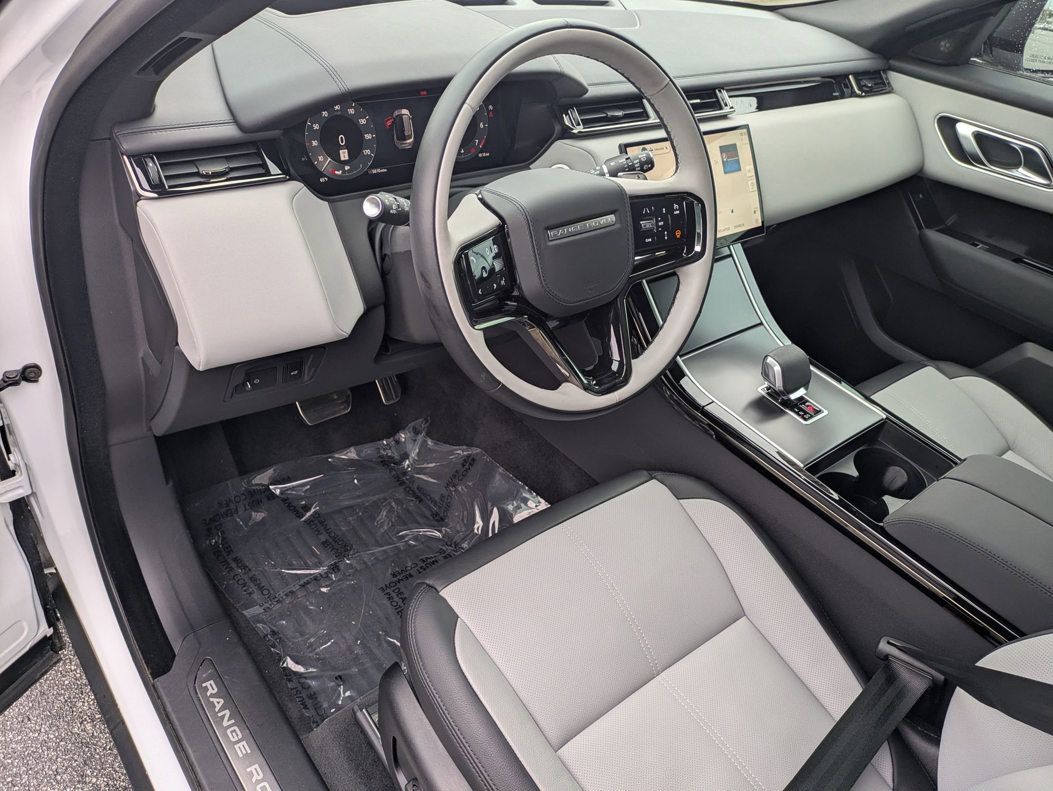 Certified 2026 Land Rover Range Rover Velar Dynamic SE image 9