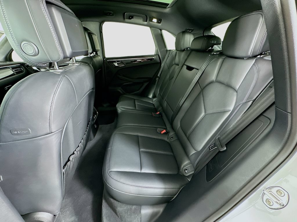 New 2025 Porsche Macan AWD/4WD image 24