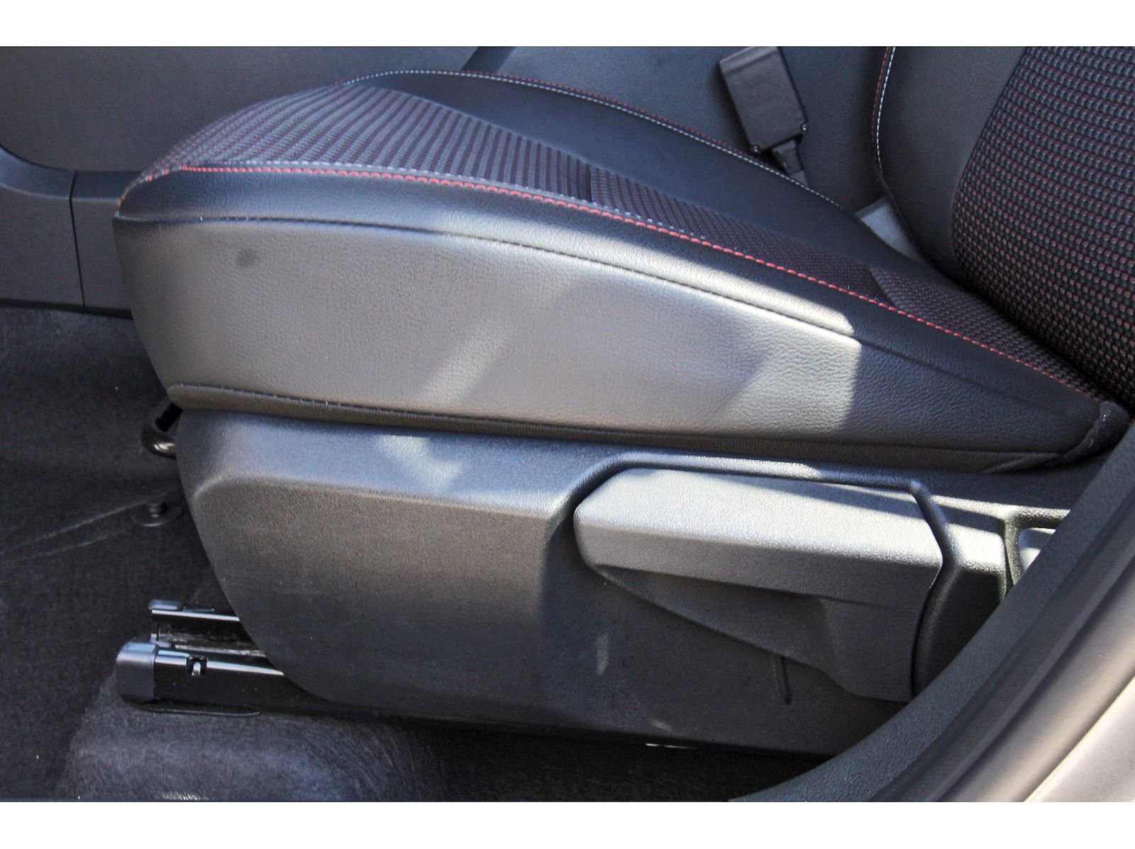 Certified 2025 Nissan Kicks SR FWD image 29