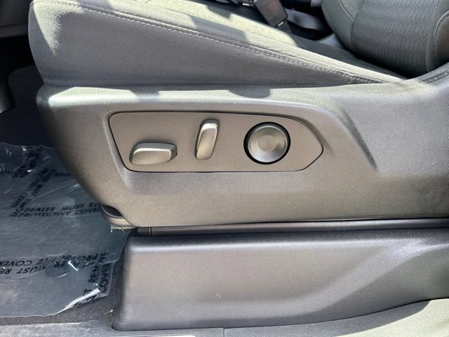 Used 2022 Chevrolet Silverado 1500 LT AWD/4WD image 16