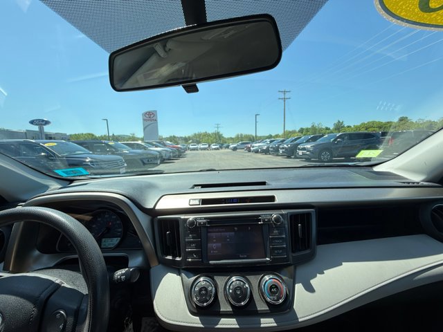 Used 2015 Toyota RAV4 LE AWD/4WD image 2