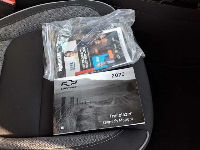 Used 2025 Chevrolet TrailBlazer LT FWD image 81