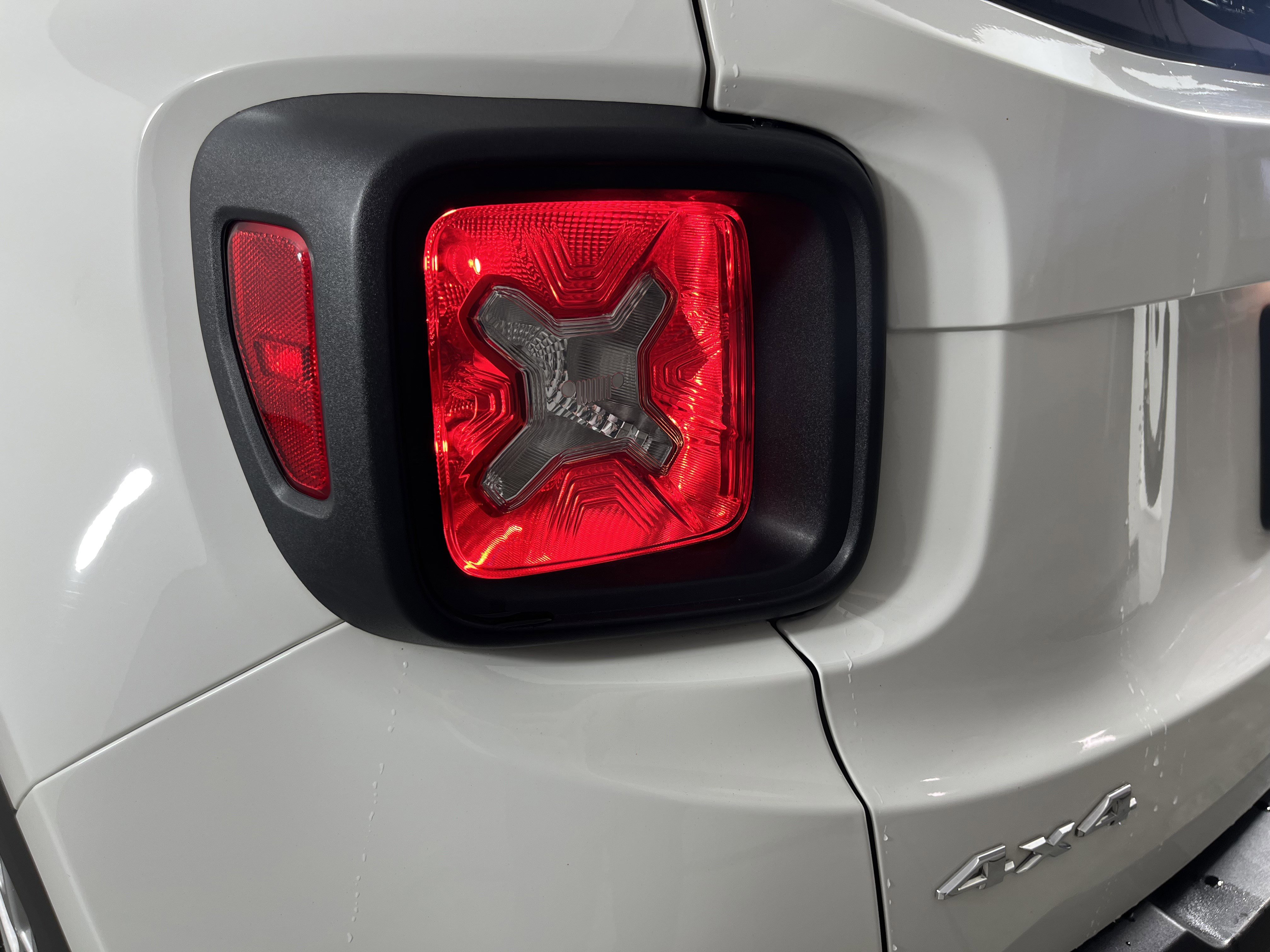 Used 2023 Jeep Renegade Latitude w/ Premium Group AWD/4WD image 26