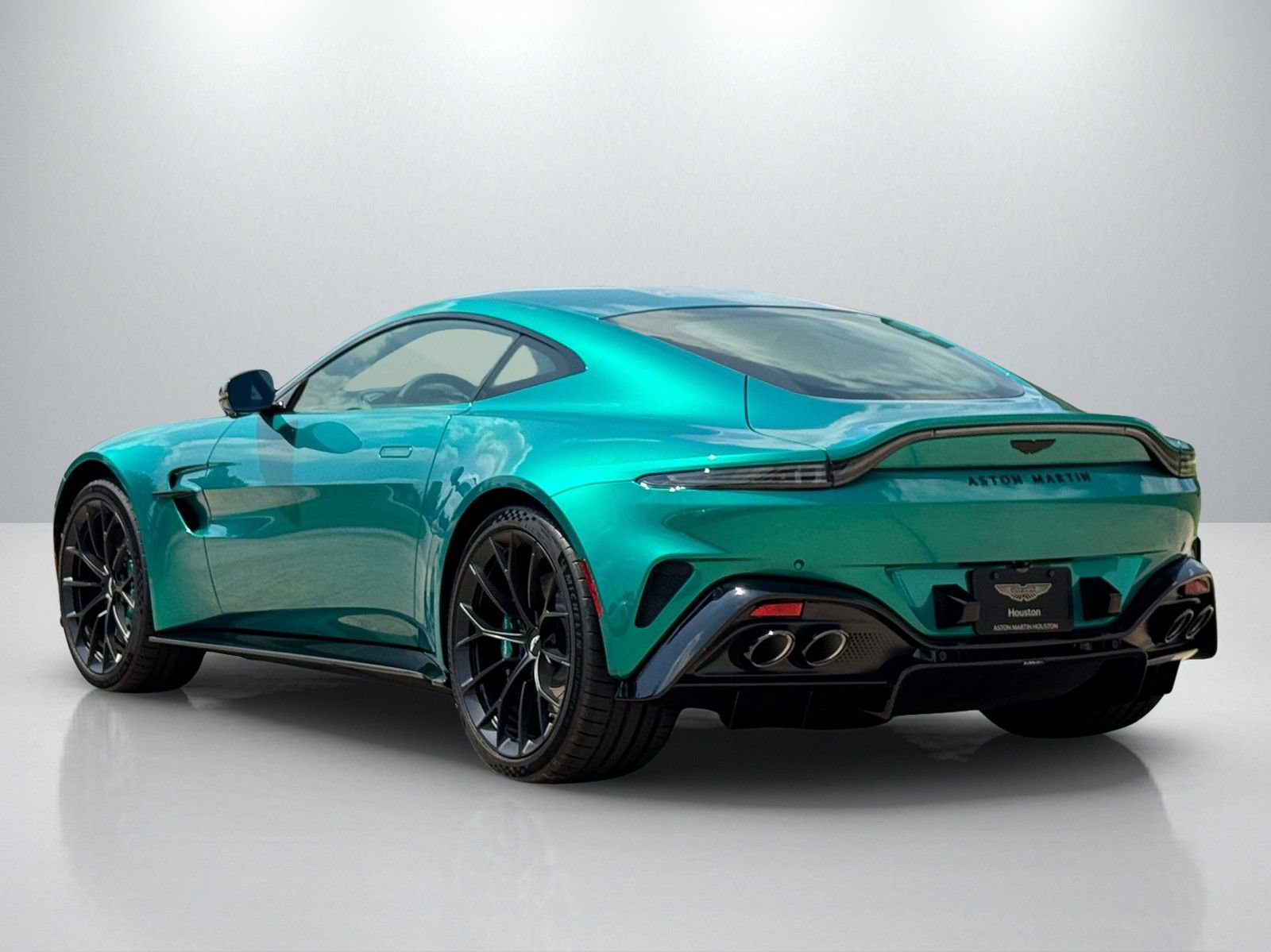 New 2026 Aston Martin V8 Vantage Coupe RWD image 2