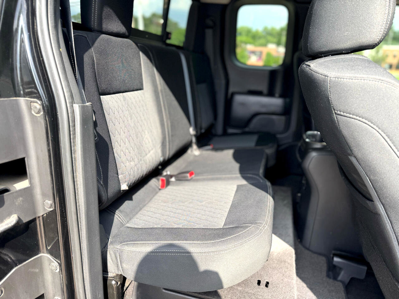 Used 2018 Nissan Titan SV w/ SV Convenience Package image 34