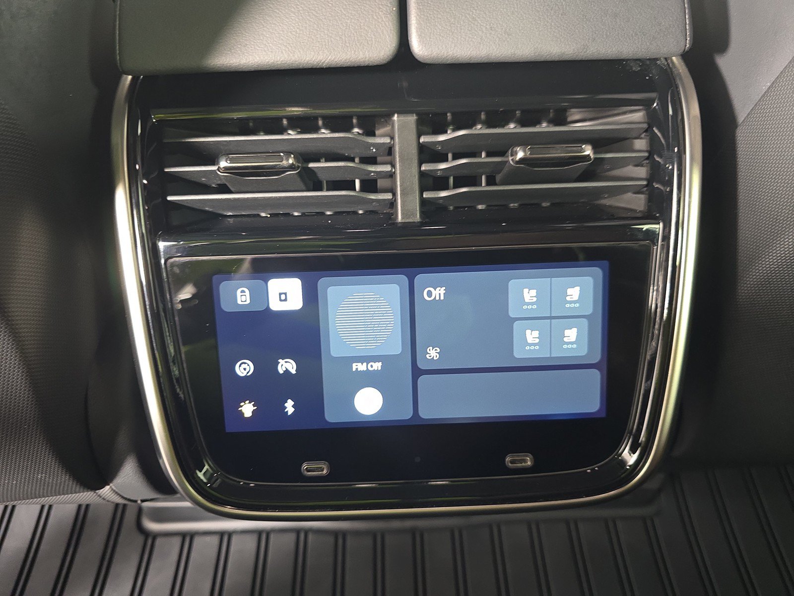 Used 2025 Rivian R1S Adventure AWD/4WD image 28